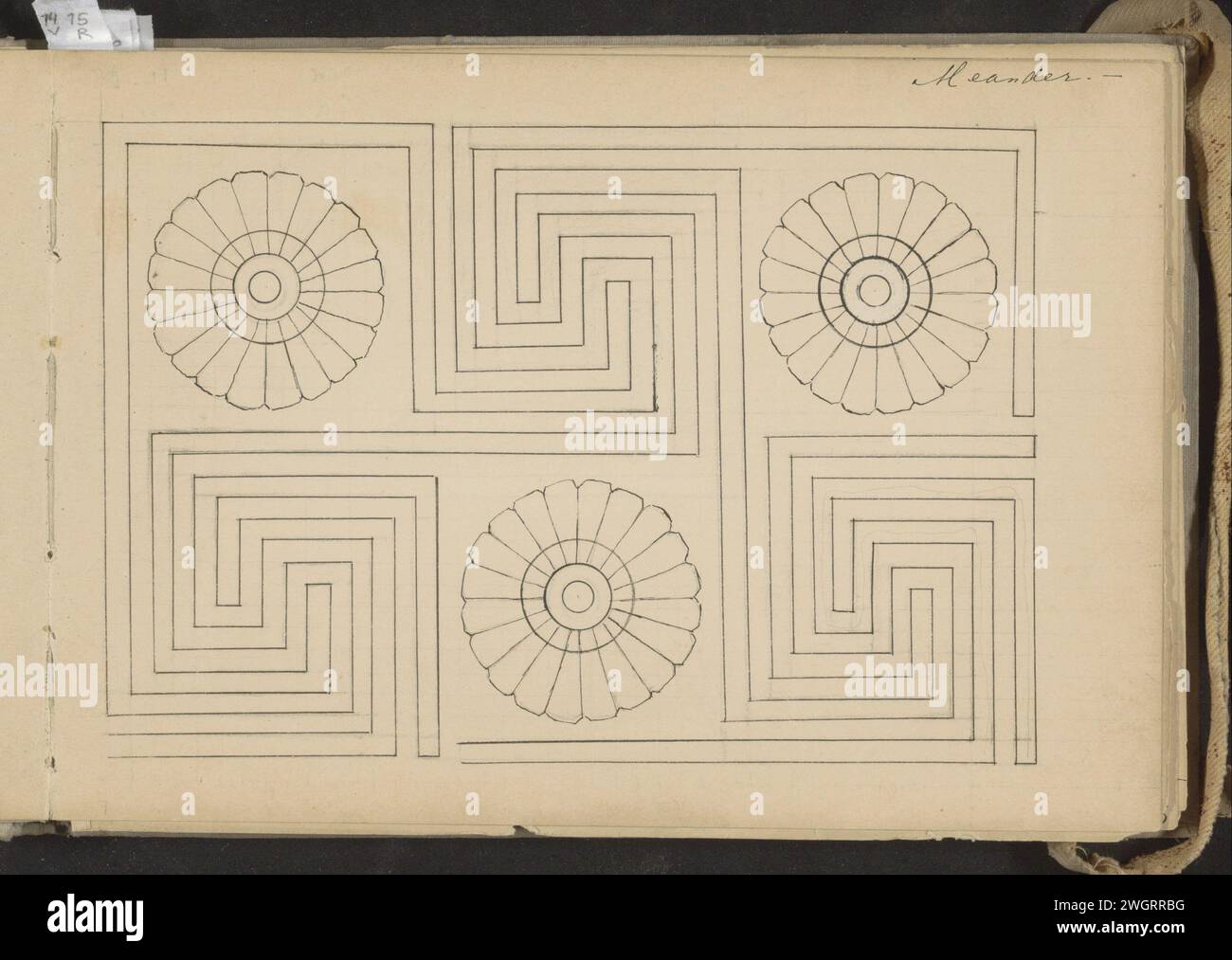 Motif avec des méandres et des fleurs stylisées, c. 1890 - c. 1922 feuille 11 recto d'un carnet de croquis avec 43 feuilles. papier. crayon. ornement stylo encre  méandre. Fleurs  ornement - AA - stylisé Banque D'Images