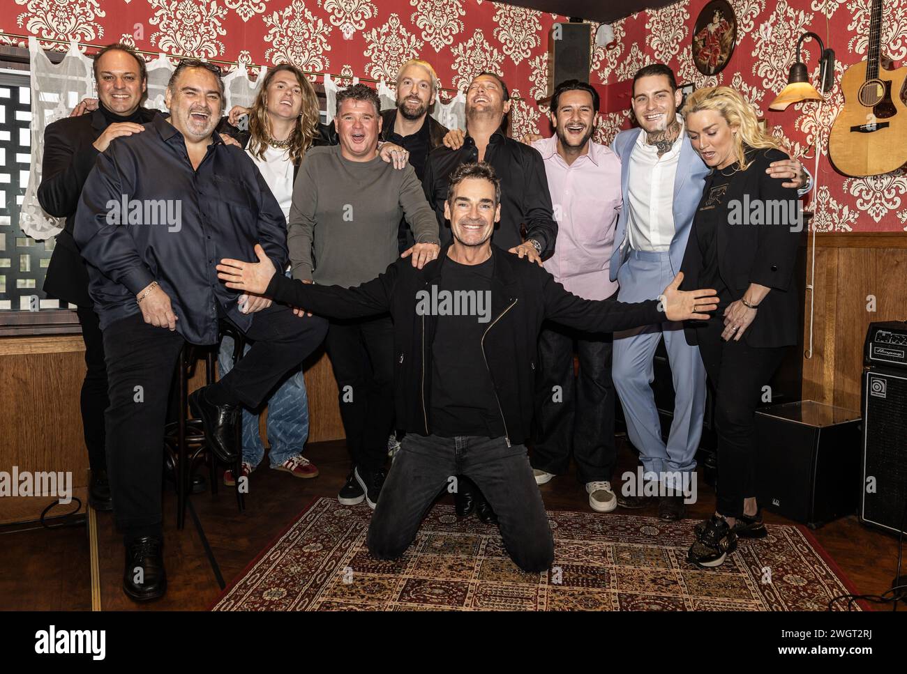 AMSTERDAM - (G-d) Frans Bauer, Peter Beense, Jordy Huisman, Wolter Kroes, Sander Huisman, Jeroen van der Boom, Tino Martin, Yuki Kempees, Douwe Bob et Samantha Steenwijk lors de la présentation du line-up de Holland Sings Hazes, en préparation du concert annuel Sing-Along au Ziggo Dome. ANP EVA PLEVIER pays-bas OUT - belgique OUT Banque D'Images