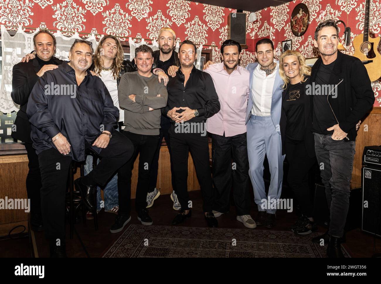 AMSTERDAM - (G-d) Frans Bauer, Peter Beense, Jordy Huisman, Wolter Kroes, Sander Huisman, Jeroen van der Boom, Tino Martin, Yuki Kempees, Douwe Bob et Samantha Steenwijk lors de la présentation du line-up de Holland Sings Hazes, en préparation du concert annuel Sing-Along au Ziggo Dome. ANP EVA PLEVIER pays-bas OUT - belgique OUT Banque D'Images