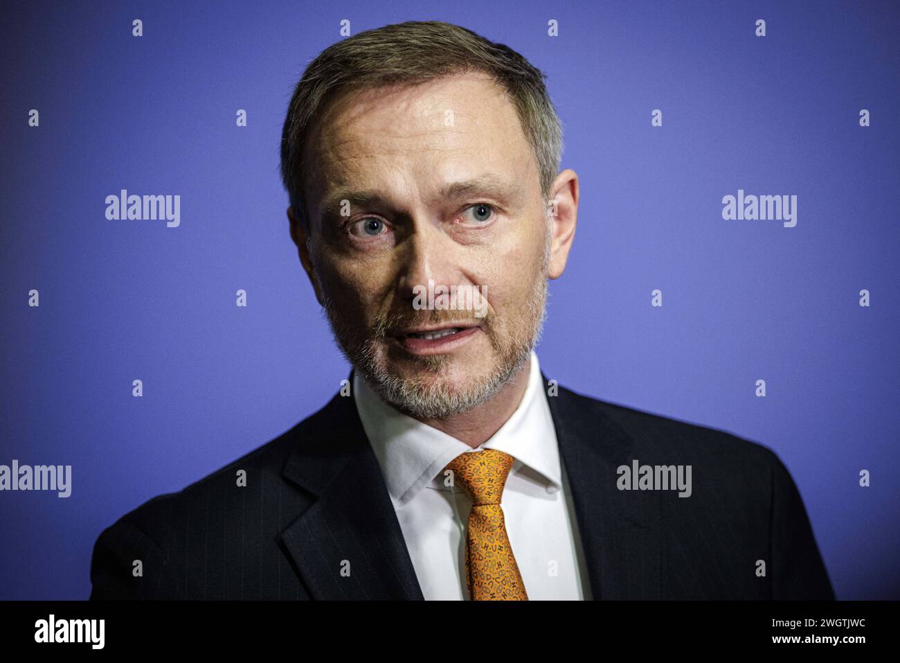 Christian Lindner, Bundesminister der Finanzen, aufgenommen waehrend eines pressions nach einem Buergerdialog des Bundesministeriums der Finanzen JETZT Im Dialog in Luebeck, 06.02.2024. Fotografiert im Auftrag des Bundesministeriums der Finanzen. Luebeck Deutschland *** Christian Lindner, ministre fédéral des Finances, photographié lors d'un communiqué de presse après un dialogue citoyen du ministère fédéral des Finances MAINTENANT en dialogue à Luebeck, 06 02 2024 photographié au nom du ministère fédéral des Finances Luebeck Allemagne Copyright : xJaninexSchmitzx Banque D'Images