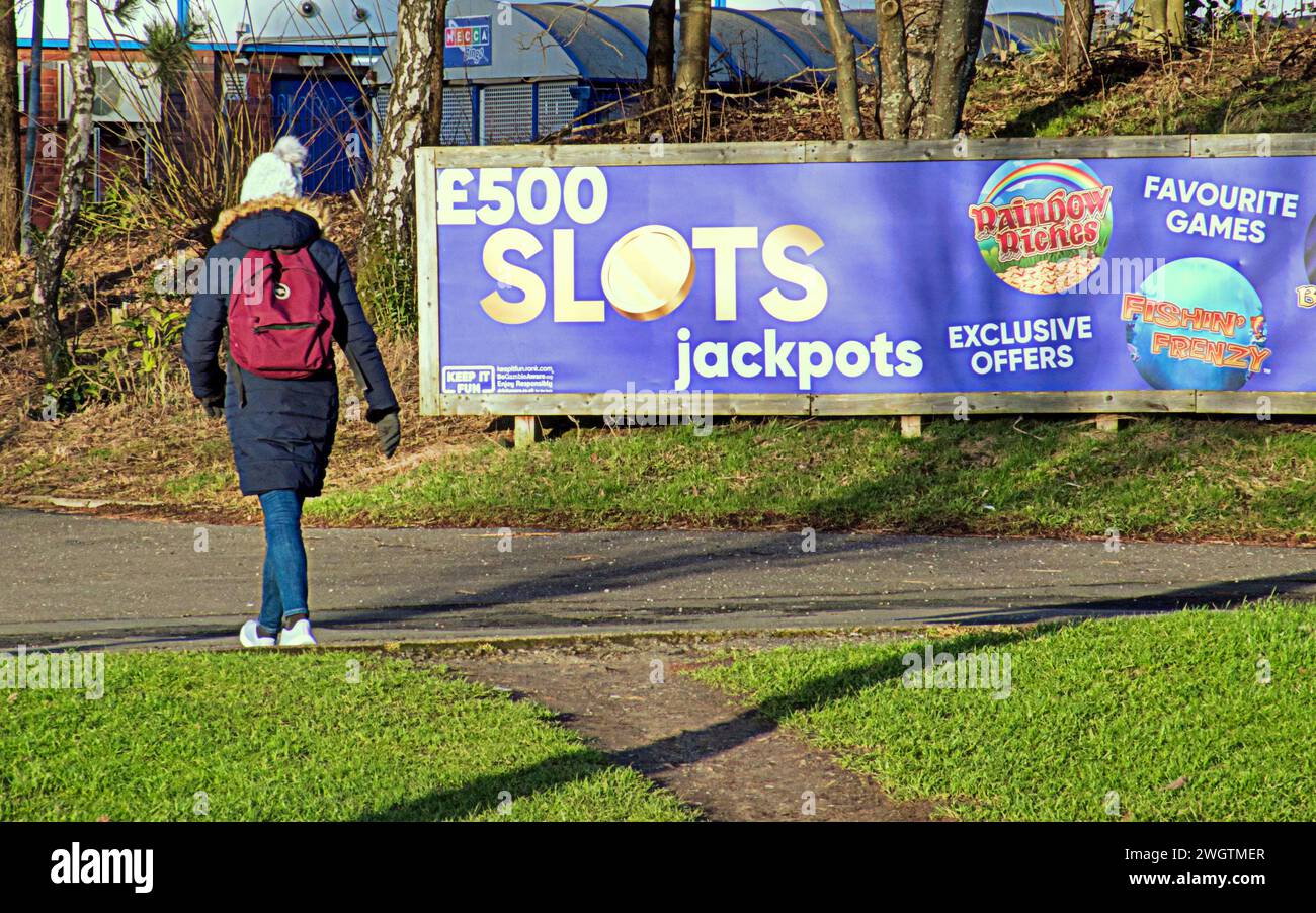 Glasgow, Écosse, Royaume-Uni. 6 février 2024. Météo britannique : après les inondations, les habitants ont vu sur le chemin de halage du canal Forth et clyde au nord de la ville. Crédit Gerard Ferry/Alamy Live News Banque D'Images
