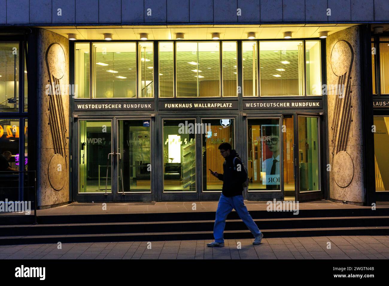Entrée du Funkhaus sur la place Wallraf, West German Broadcasting, Cologne, Allemagne. Eingang zum Funkhaus am Wallrafplatz, Westdeuscher Run Banque D'Images