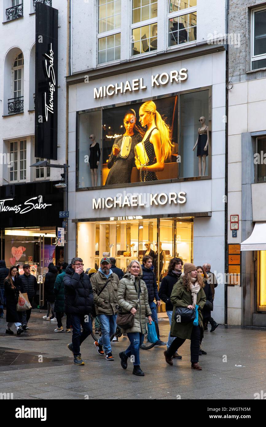 Michael kors store window Banque de photographies et d images a haute resolution Alamy