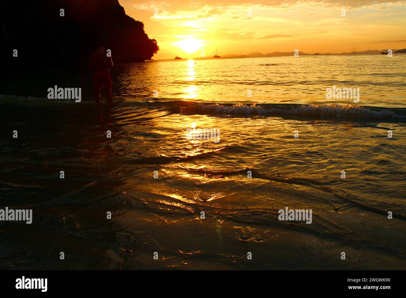 Coucher de soleil depuis la plage de Railay, Thaïlande Banque D'Images