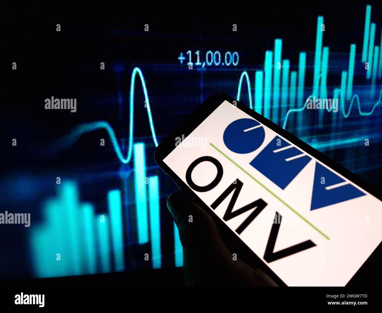 Konskie, Pologne - 05 février 2024 : logo de la société OMV affiché sur l'écran du téléphone portable Banque D'Images