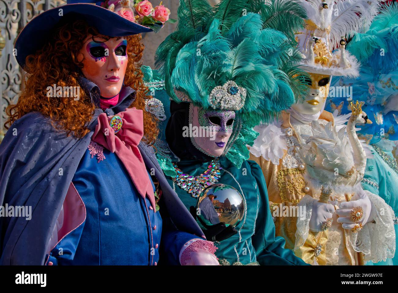 VENISE, ITALIE, 5 février 2024 : le Carnaval de Venise (Carnevale di Venezia) est un festival célèbre dans le monde entier pour ses costumes élaborés Banque D'Images