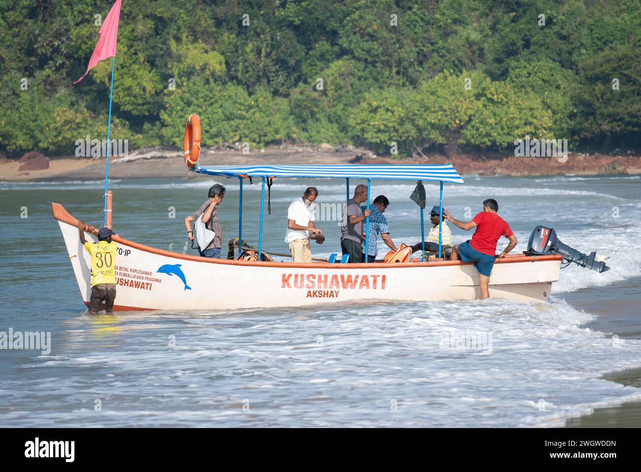 Agonda, Goa, Inde, touristes indiens sur un bateau sur la plage d'Agonda, éditorial seulement. Banque D'Images