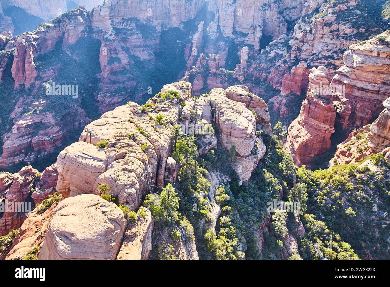 Vue aérienne du paysage du canyon de Sedona avec les formations Red Rock Banque D'Images