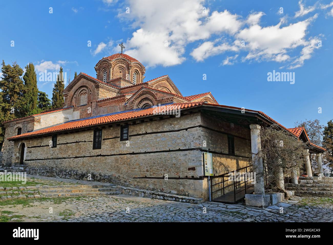 319+ coin nord-ouest de l'église Sainte mère de Dieu Perivleptos -Crkva Presveta Bogorodica- datant de AD 1295. Ohrid-Macédoine du Nord. Banque D'Images