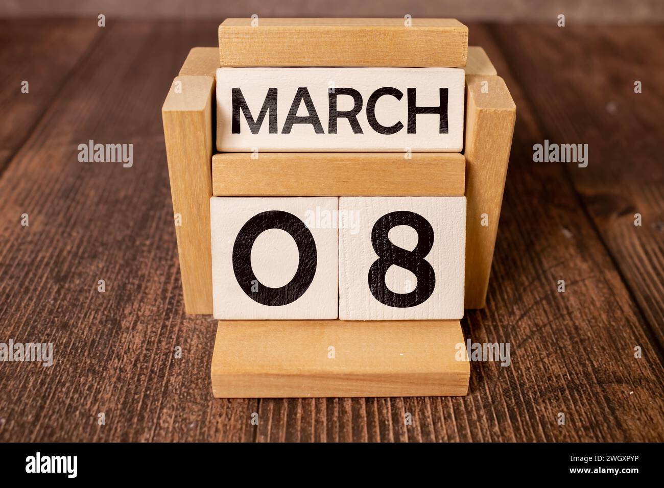 Journée des femmes le 8 mars avec calendrier en bois. Banque D'Images