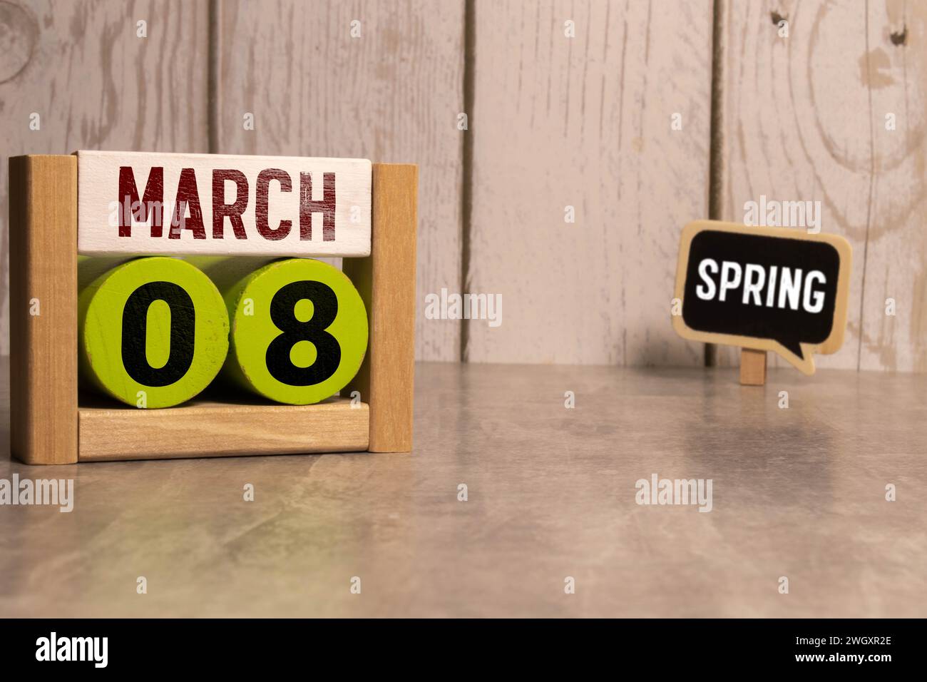 Journée des femmes le 8 mars avec calendrier en bois. Banque D'Images