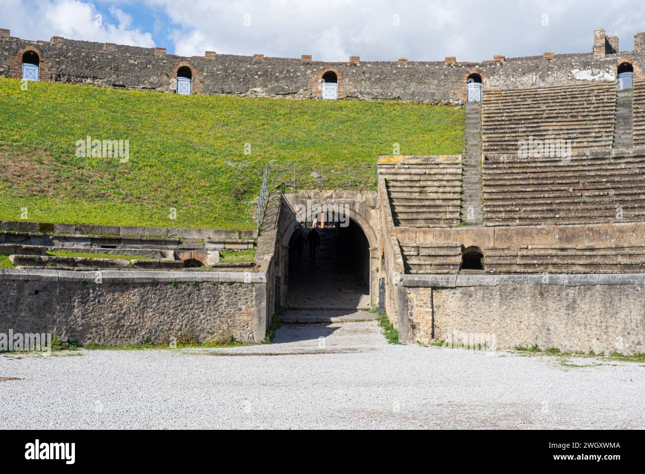 Mur et sièges de l'amphithéâtre, ou colisée du parc archéologique de Pompéi-Naples-Italie Banque D'Images