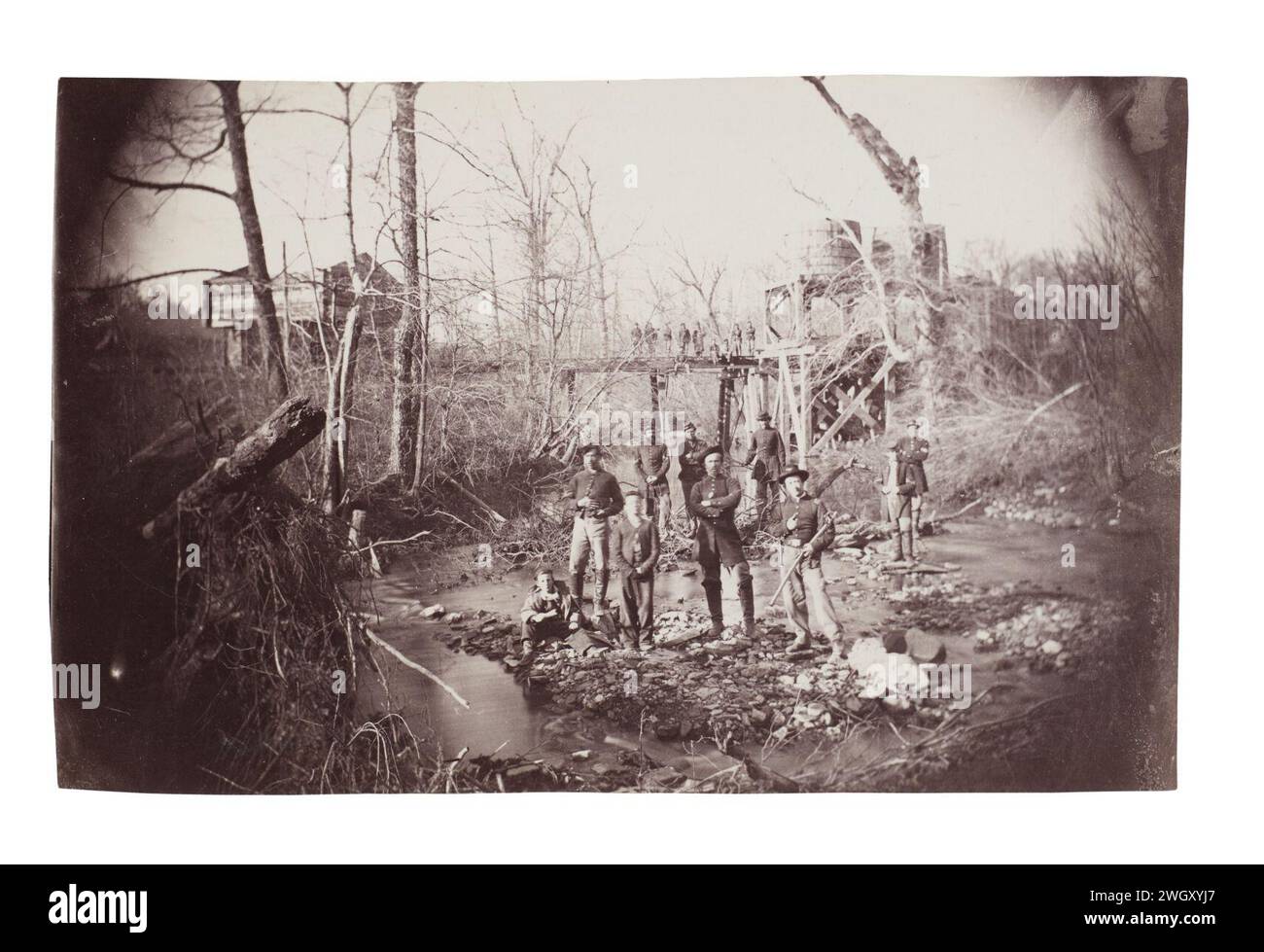 Attribué à andrew joseph russell soldats dans le ruisseau au-dessous de l'orange et101526). Banque D'Images