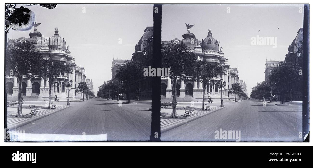 Avenida Rio Branco ; Teatro Municipal (à esquerda) e o Banque D'Images