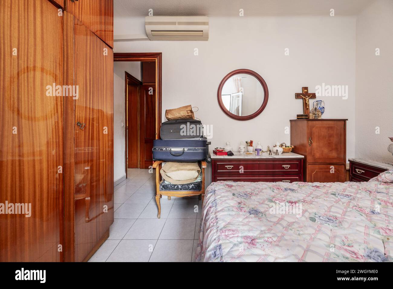 espace d'une maison spécialement conçue pour dormir. En plus de l'idée de repos, la chambre à coucher a l'idée d'intimité qui lui est associée, contrairement aux autres Banque D'Images