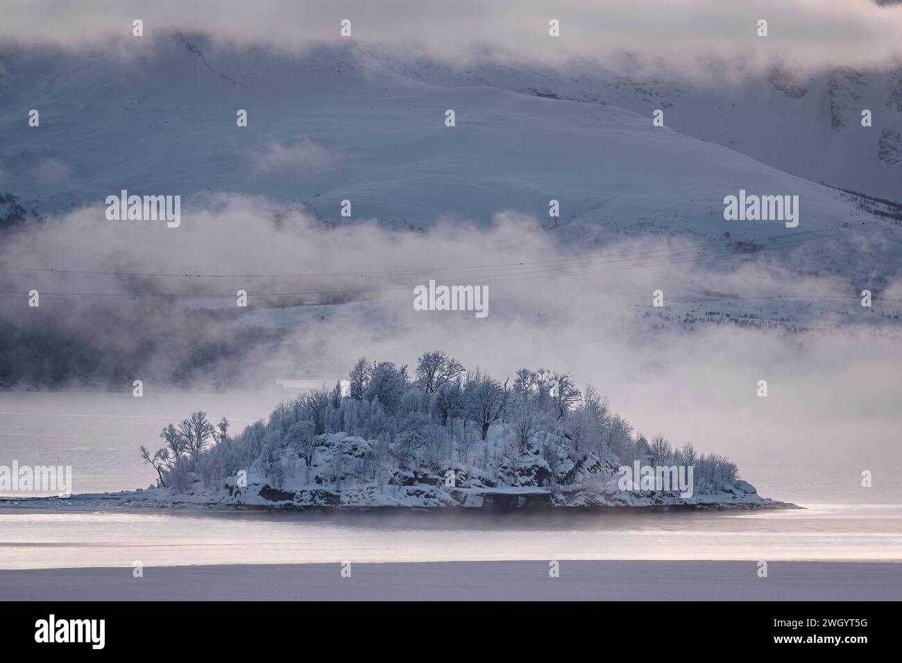 Holman Island à Ramfjorden, près de Tromso, Troms og Finnmark County, Norvège, Scandinavie, Europe Banque D'Images