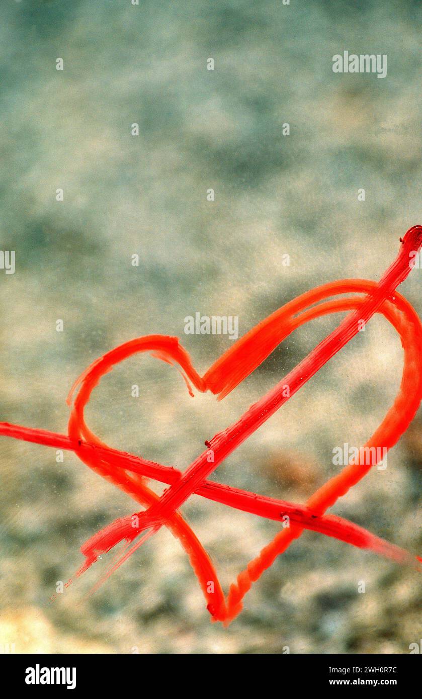 Cœur d'amour brisé rouge Banque D'Images