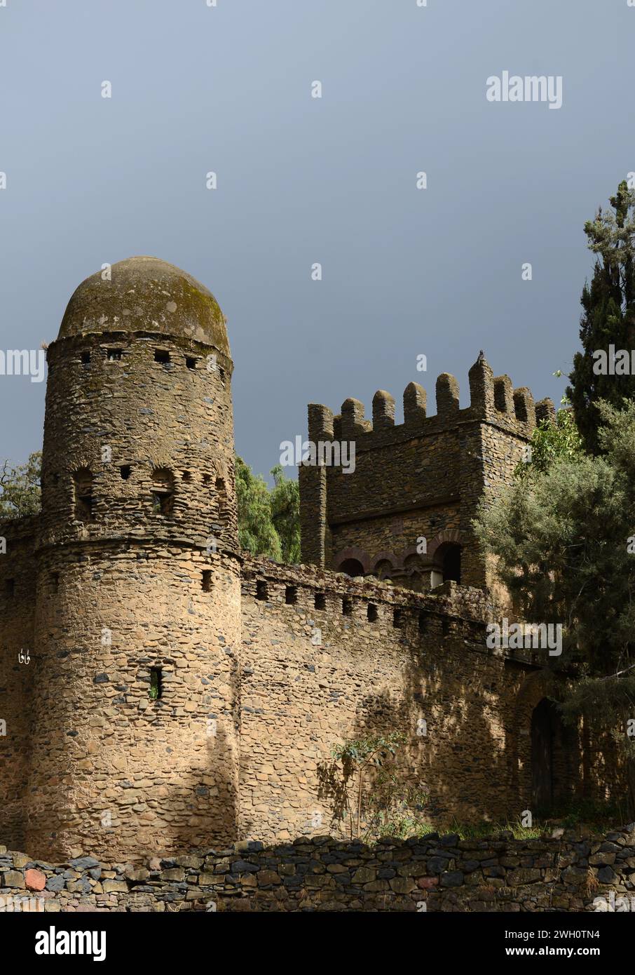 Vue extérieure des ruines de Fasil Ghebbi (enceinte royale) à Gondar, Ethiopie. Banque D'Images