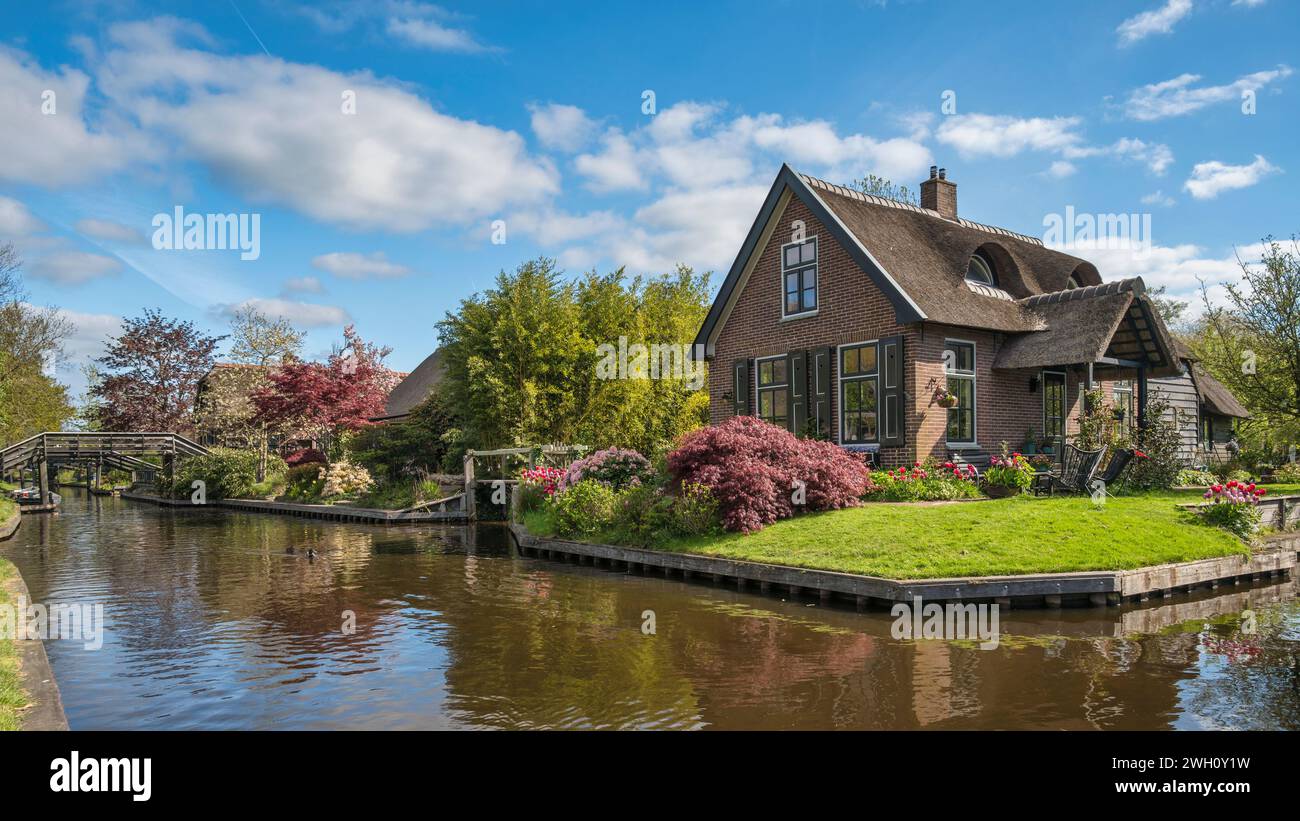 Giethoorn pays-Bas, panorama ville horizon au canal et maison traditionnelle dans le village de Giethoorn Banque D'Images