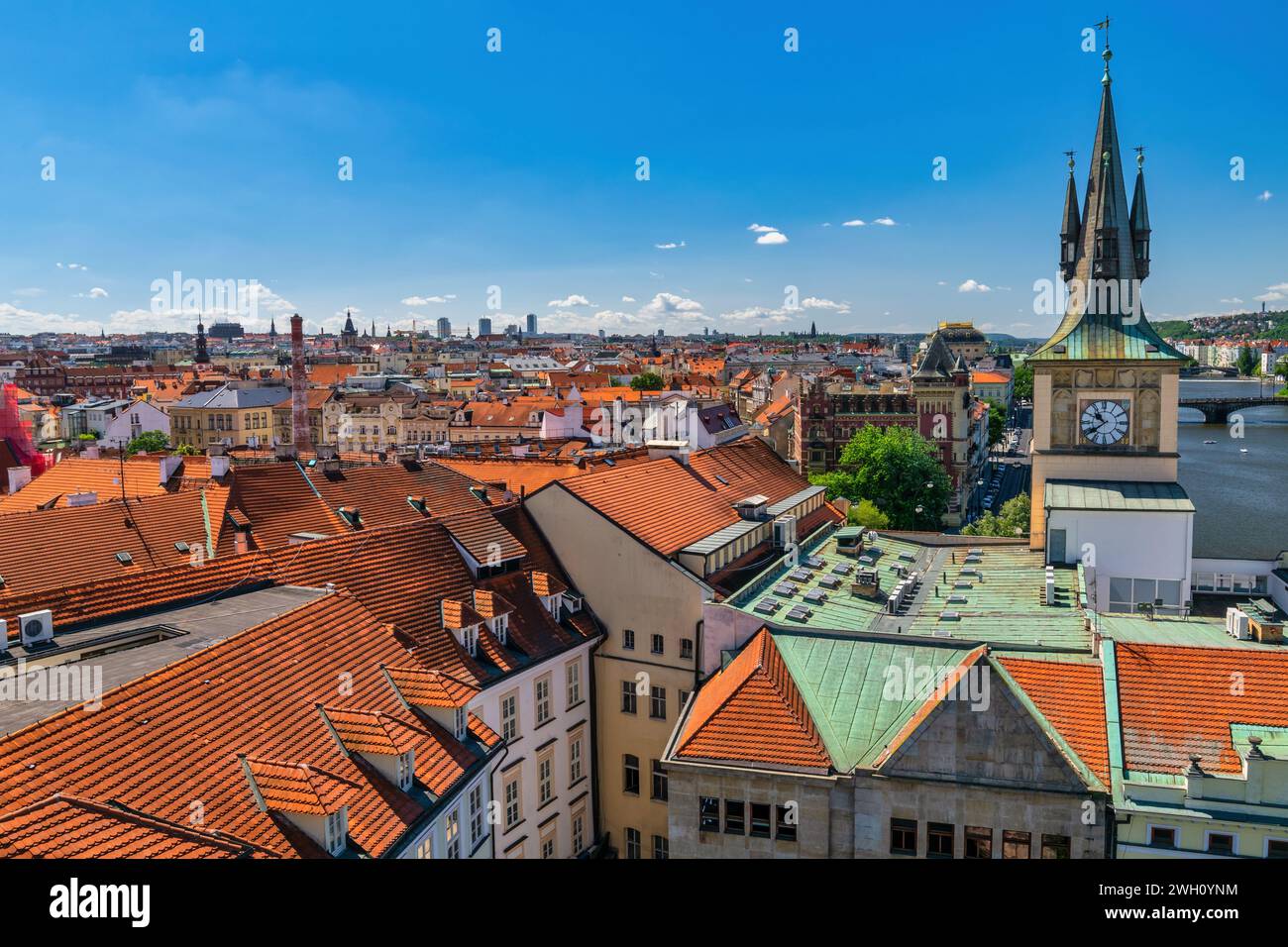 Prague République tchèque, vue panoramique de la ville à la Tour de l'horloge et à la Vltava, Tchéquie Banque D'Images