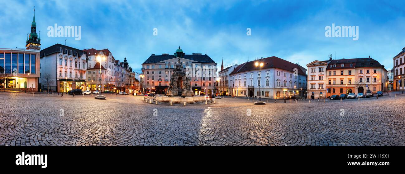 Panorama de Square Zeleny TRH à Brno la nuit, république tchèque la nuit Banque D'Images