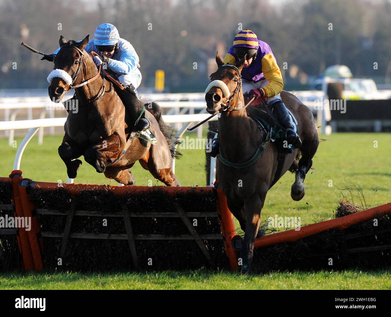 Photo du dossier datée du 26-12-2008 de Harchibald monté par Paul Carberry (à droite). Cela fait peut-être presque 20 ans que son haie déchirante Champion a failli manquer, mais Harchibald tient toujours une place spéciale dans les affections de son entraîneur Noel Meade. Date d'émission : mercredi 7 février 2024. Banque D'Images