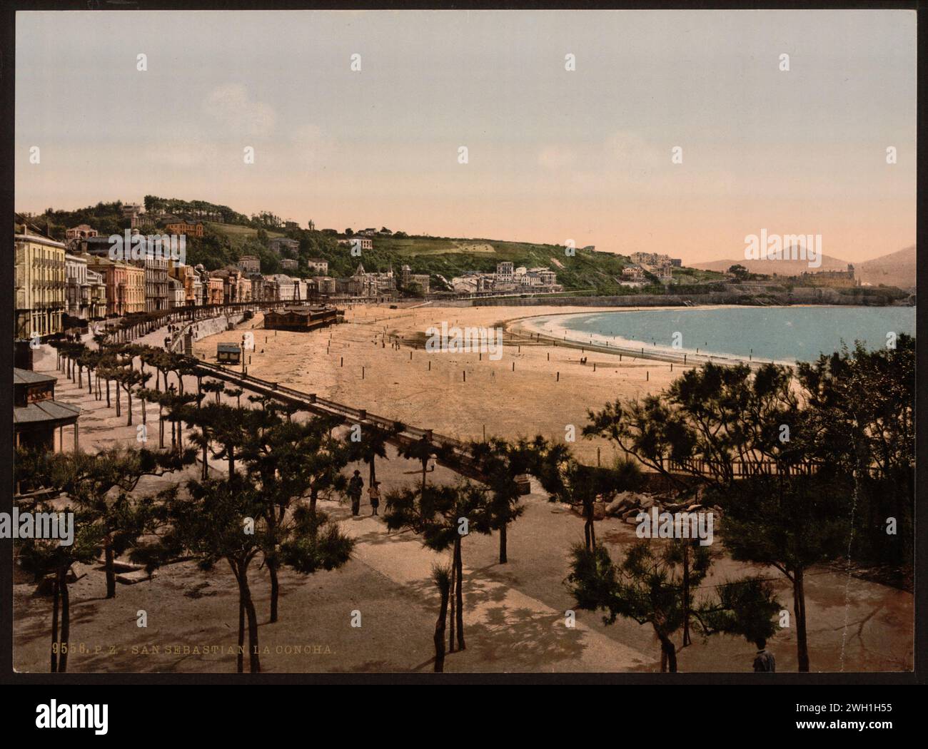 La plage, San Sebastián, Espagne vue sur la plage et la promenade avec bâtiment bordant la plage. Tirages photochrom--couleur--1890-1900. Banque D'Images