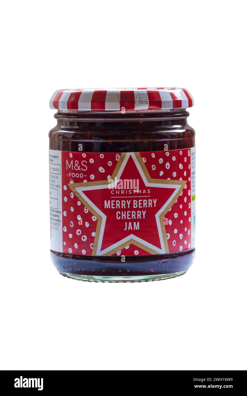 Pot de Noël Merry Berry Cherry Cherry Jam de M&S isolé sur fond blanc - canneberge cerise et framboise confiture supplémentaire à la cannelle Banque D'Images
