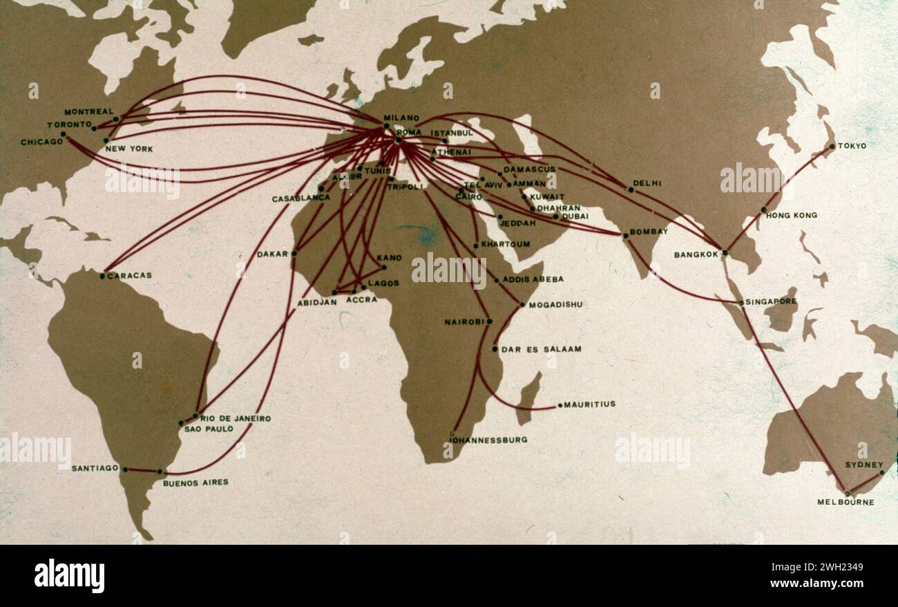 Carte montrant le réseau de transport aérien commercial intercontinental de la compagnie aérienne nationale Alitalia , Italie 1982 Banque D'Images