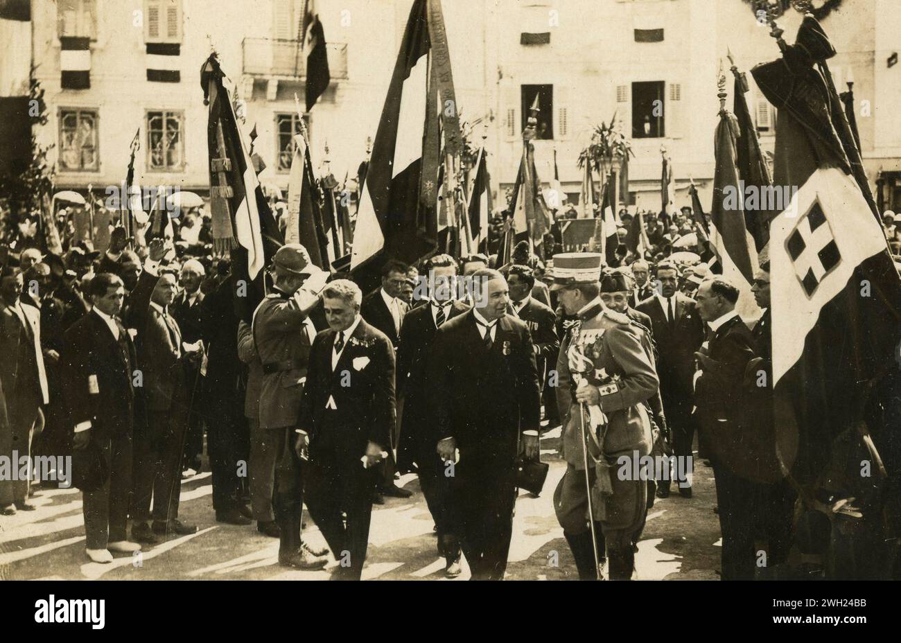 Anciens combattants et autorités à la commémoration du neuvième anniversaire de la libération de Gorizia, Italie 1925 Banque D'Images