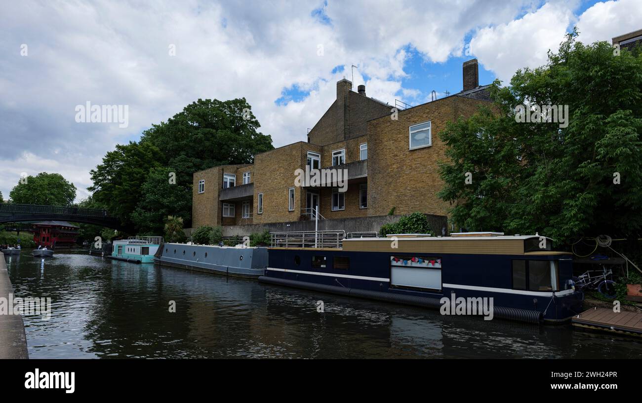 Londres - 29 05 2022 : vue sur le bassin de Cumberland sur le Regent's canal. Banque D'Images