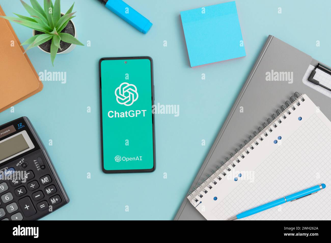 Wroclaw, Pologne - 05 février 2024 : ChatGPT ai chatbot logo sur le smartphone Banque D'Images