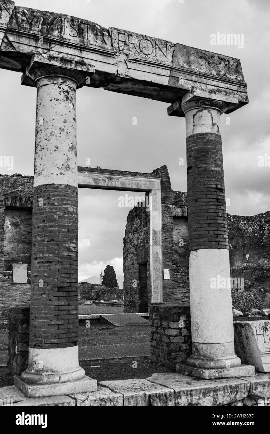 Visite de la ville de Pompéi qui a été couverte de cendres volcaniques après l'éruption du Vésuve, lieux touristiques en Italie. Banque D'Images