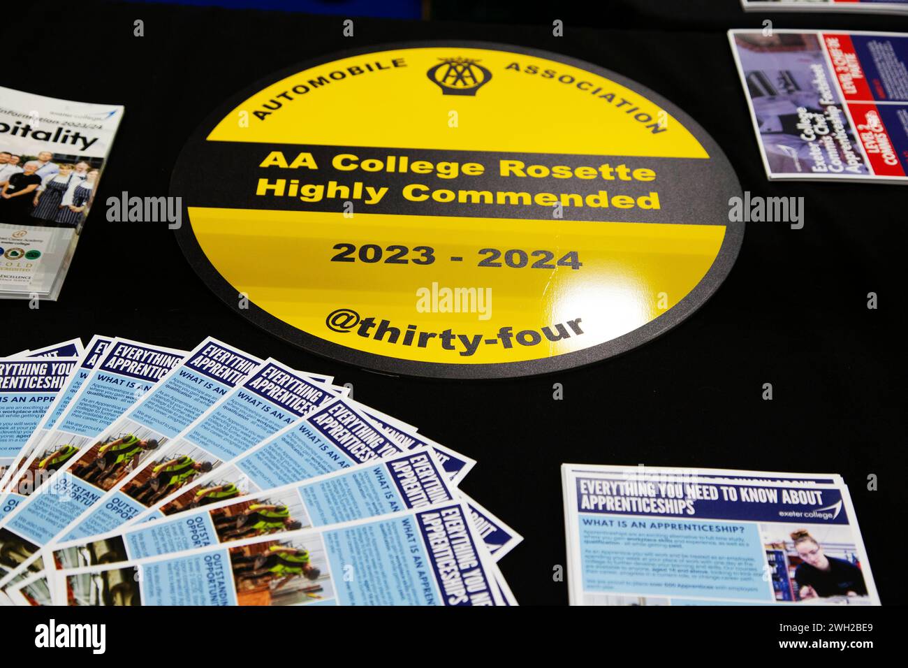 Table d'Exeter College au salon « source » de nourriture, de boisson, de restauration et d'hospitalité qui s'est tenu à Westpoint Exeter U.K le 7 février 2024 Banque D'Images