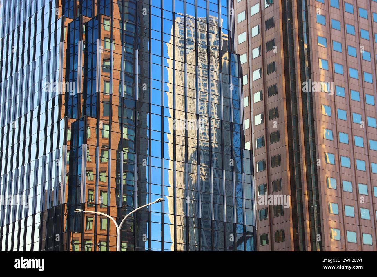 Fond abstrait de la ville de Taipei. Réflexion de gratte-ciel dans le quartier de Xinyi. Banque D'Images