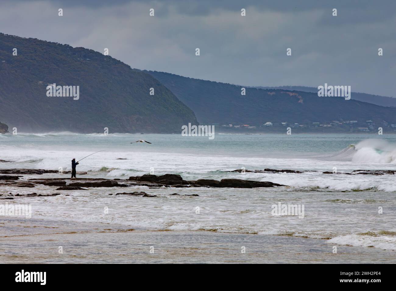 Une vue spectaculaire sur la mer depuis une plage du détroit de Bass sur la Great Ocean Road, Victoria, Australie. Banque D'Images