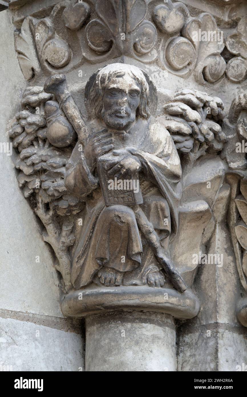 Le chemin de Saint Jacques en Bretagne (le Camino breton) - Saint Jacques habillé en pèlerin - St. Église de Jacques (12e siècle), la plus ancienne église de Nantes Banque D'Images Le chemin de Saint Jacques en Bretagne (le Camino breton) - Saint Jacques habillé en pèlerin - St. Église de Jacques (12e siècle), la plus ancienne église de Nantes Banque D'Images