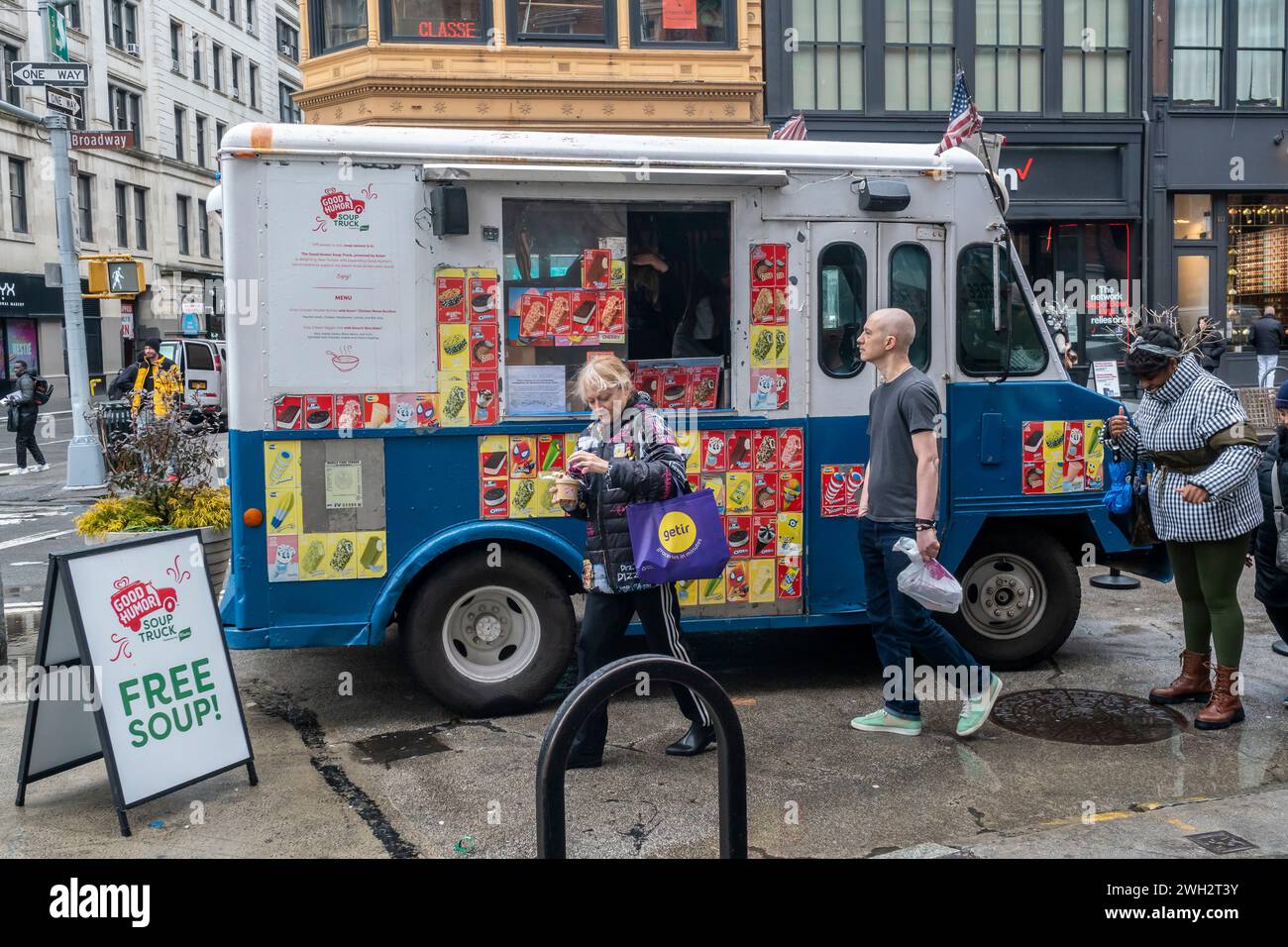 Activation de la marque pour les soupes Knorr dans un camion de bonne humeur réaménagé dans le quartier d'Union Square à New York le vendredi 2 février 2024 . Knorr et Good Humor sont des marques du conglomérat alimentaire Unilever. (© Richard B. Levine) Banque D'Images