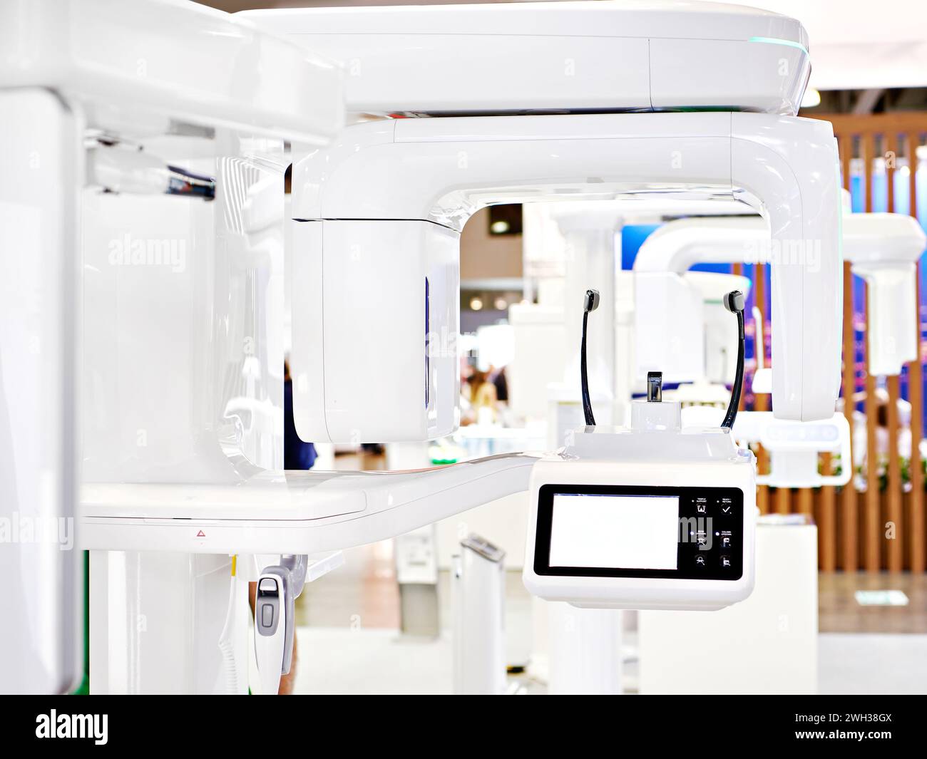 Appareil panoramique numérique de radiographie dentaire avec fonction de tomodensitométrie et de céphalostat Banque D'Images