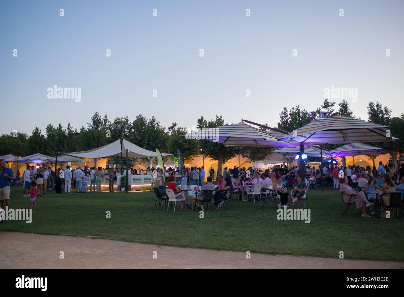 Madrid, Espagne ; 08052023 : dans l'hippodrome de Madrid, il y a des événements les nuits d'été avec de la musique et de la nourriture délicieuse Banque D'Images