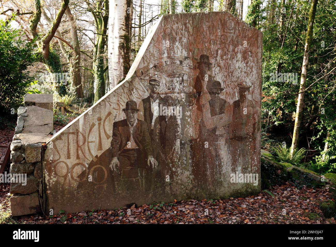 Installation artistique dans Parc Glynllifon.Plas Glynllifon. parc et jardins. CADW. SSSI. Ardoises. Banque D'Images