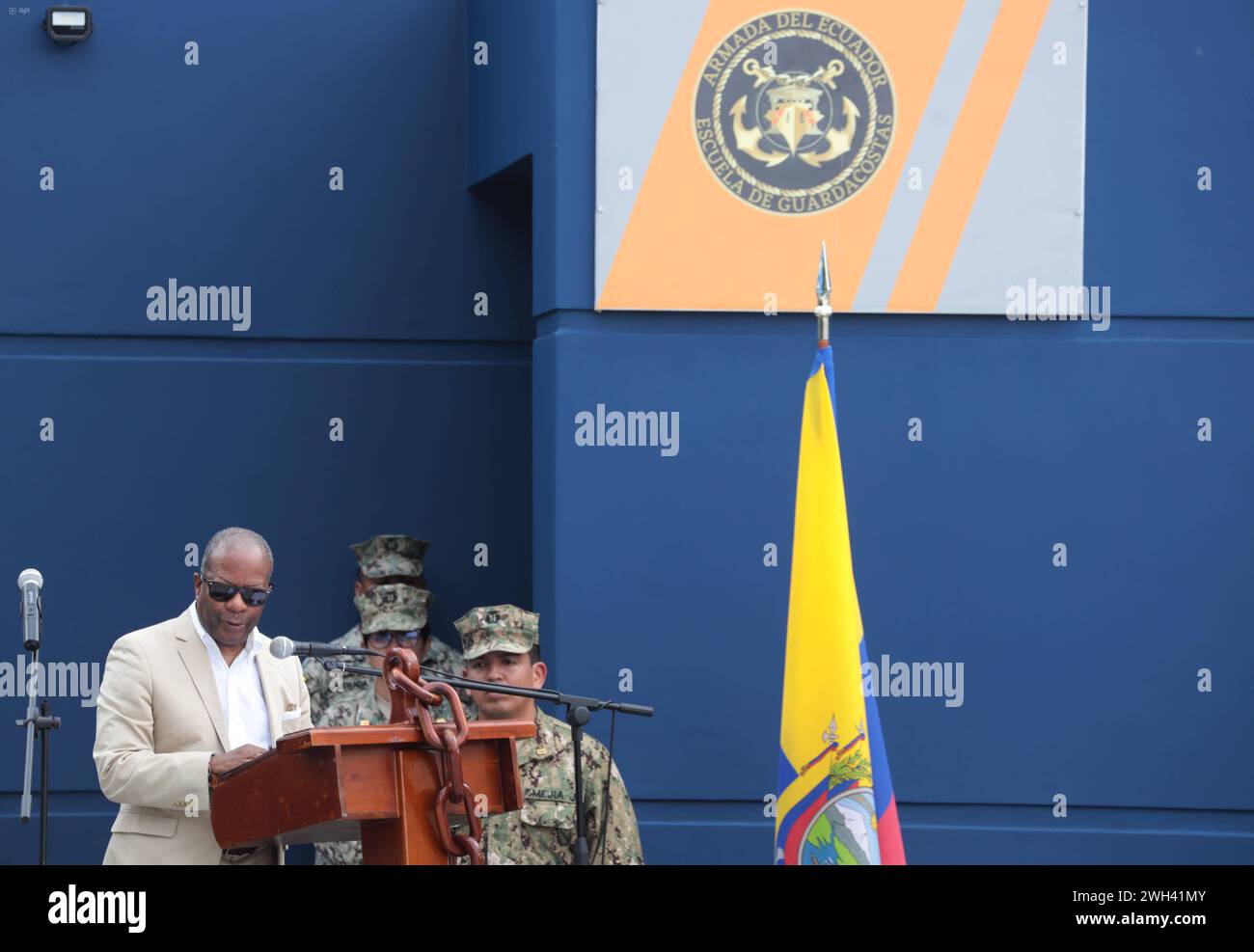 GYE-ENTREGA ESCUELA GUARDACOSTAS Guayaquil, miÃ rcoles 07 de febrero del 2024 El gobierno de los Estados Unidos a travÃ s de la oficina de Asuntos Antinarcoticos y Aplicacion de la Ley INL, desde el 2022 viene apoyando la creacion de una Fuerza de tarea fluvial dénomininada GOMAR, CON una donacion de aproximadamente $1,3 millones, en la grafica cérémononia de donacion y entrega de la primera fase de la escuela de Guardacostas. Fotos:CÃ sar Munoz/API Guayaquil Guayas Ecuador soi-GYE-ENTREGAESCUELAGUARDACOSTAS-cd619f610ab3f87329aa50031f2a621 *** GYE DELIVES COAST GUARD SCHOOL Guayaquil, mercredi, Banque D'Images