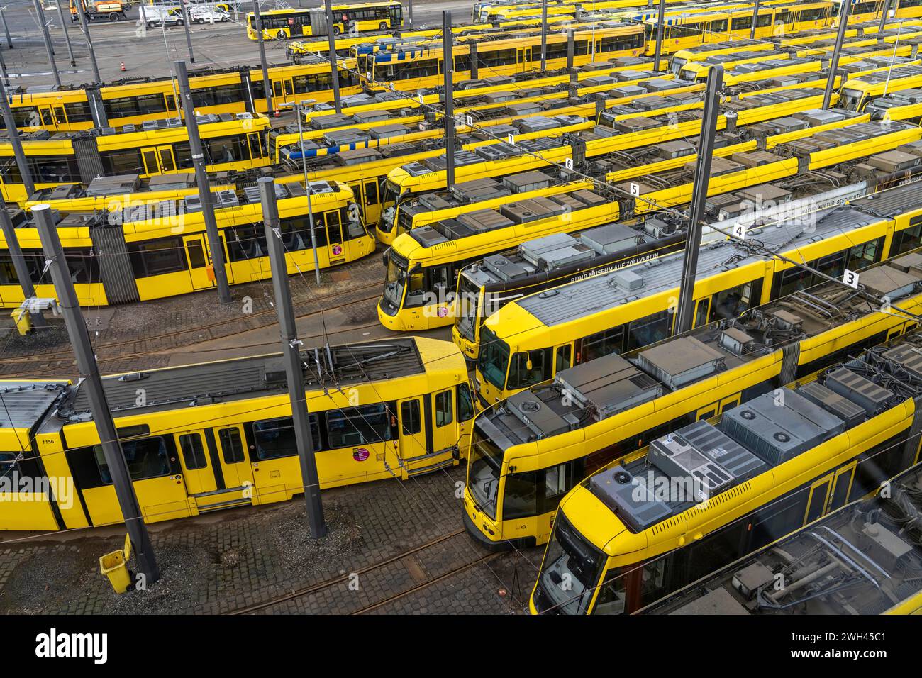 Grèves d'avertissement dans les transports publics locaux, tramways Ruhrbahn au dépôt, syndicalistes VERDI en grève, pas de trains en circulation, Essen, NRW, Allemagne Banque D'Images