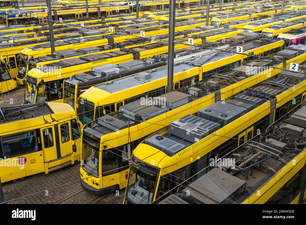 Grèves d'avertissement dans les transports publics locaux, tramways Ruhrbahn au dépôt, syndicalistes VERDI en grève, pas de trains en circulation, Essen, NRW, Allemagne Banque D'Images