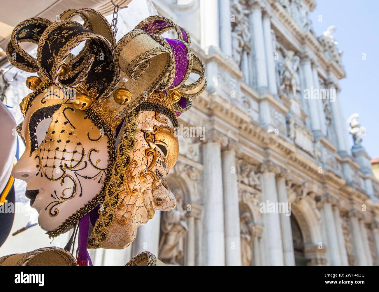 Masque vénitien de Carnivale exposé à Venise Banque D'Images