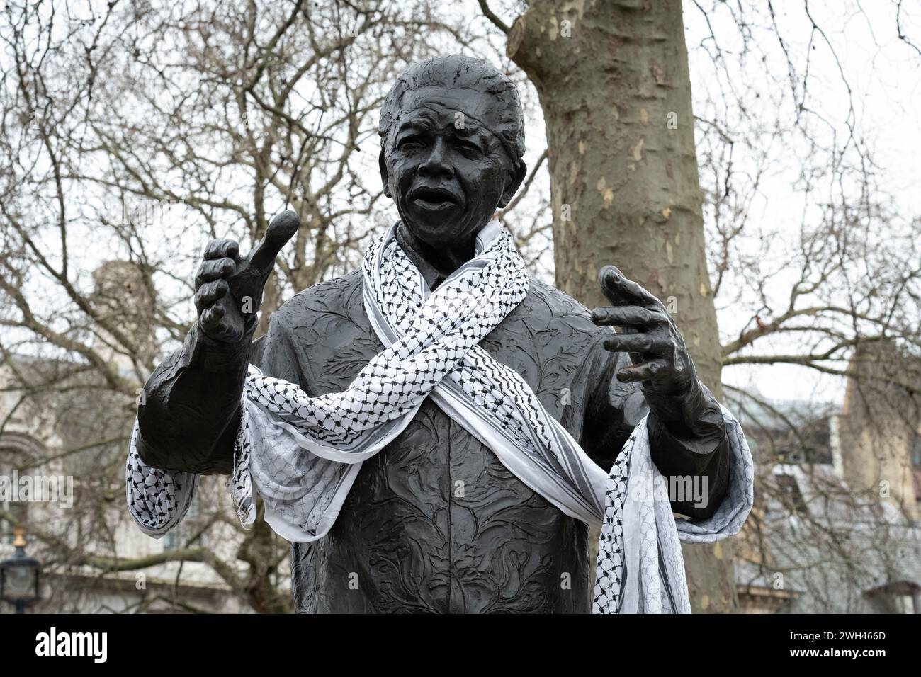 Londres, Royaume-Uni. 7 février 2024. Les parents et les tout-petits de « parents for Palestine » se rassemblent dans les jardins de la Tour Victoria avant de marcher vers la place du Parlement où les enfants ont tenu une « conférence de presse », lisant des déclarations sur Gaza et entendant le témoignage d'enfants venus du territoire assiégé. Les parents exigent que le Parlement britannique appelle à un cessez-le-feu immédiat et à la fin des ventes d'armes à Israël. Crédit : Ron Fassbender/Alamy Live News Banque D'Images