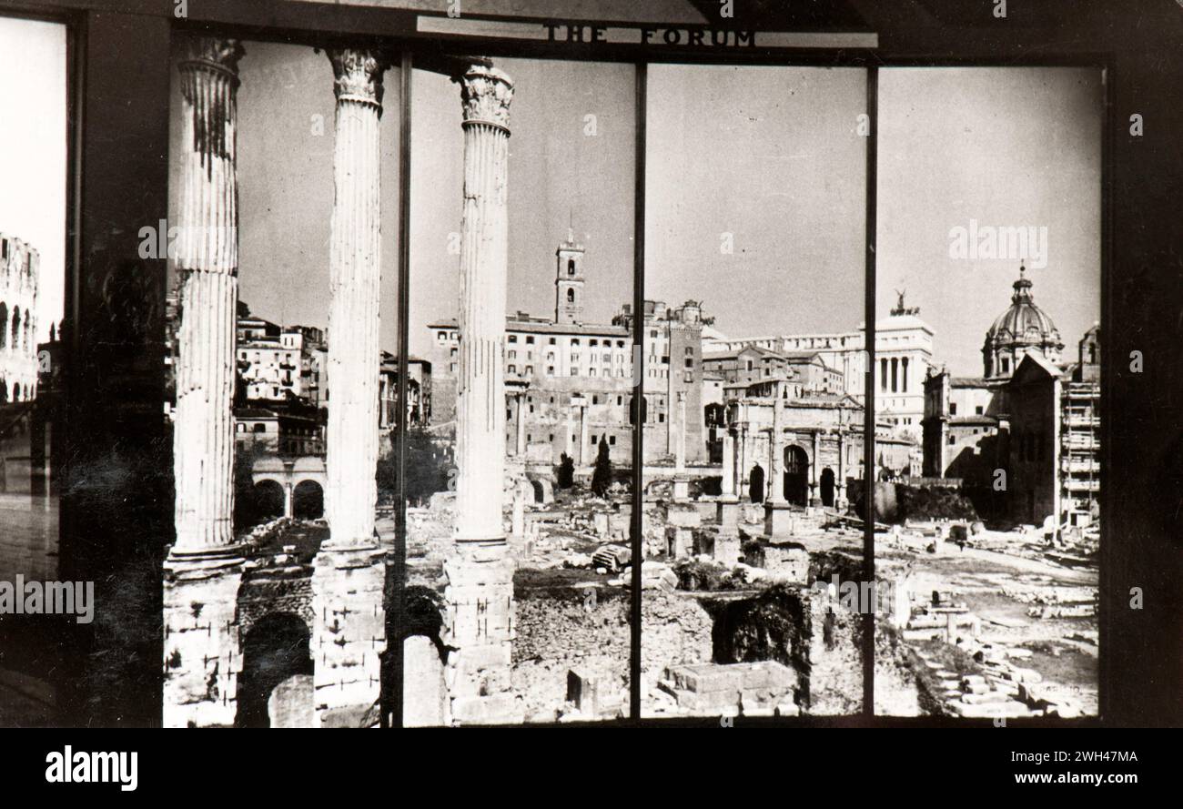 Photo tirée de l'album d'une famille juive italienne (Jarach) voyageant à l'Expo internationale de Chicago à l'été 1933. À l'intérieur du pavillon italien Banque D'Images