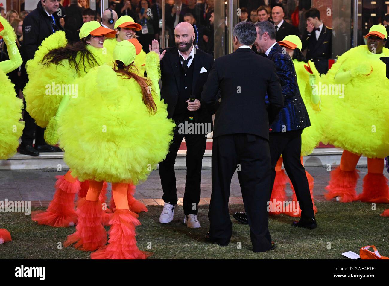 Sanremo, Italie. 05th Feb, 2024. Sanremo, 74e Festival de la chanson italienne. - Deuxième soirée, John Travolta danse avec Amadeus et Fiorello - sur la photo : John Travolta crédit : Independent photo Agency/Alamy Live News Banque D'Images