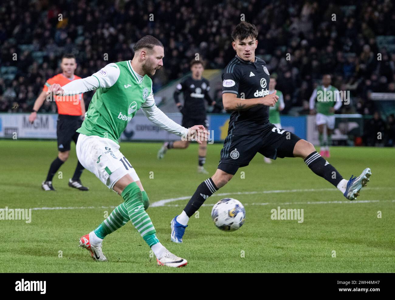 Édimbourg, Royaume-Uni. 07 février 2024. Scottish Premiership - Hibernian FC v Celtic FC 07/02/2024 L'attaquant de Hibs, Martin Boyle, approche de la prise Hibernian sur Celtic dans la première équipe écossaise au stade Easter Road, Édimbourg, Royaume-Uni crédit : Ian Jacobs/Alamy Live News Banque D'Images