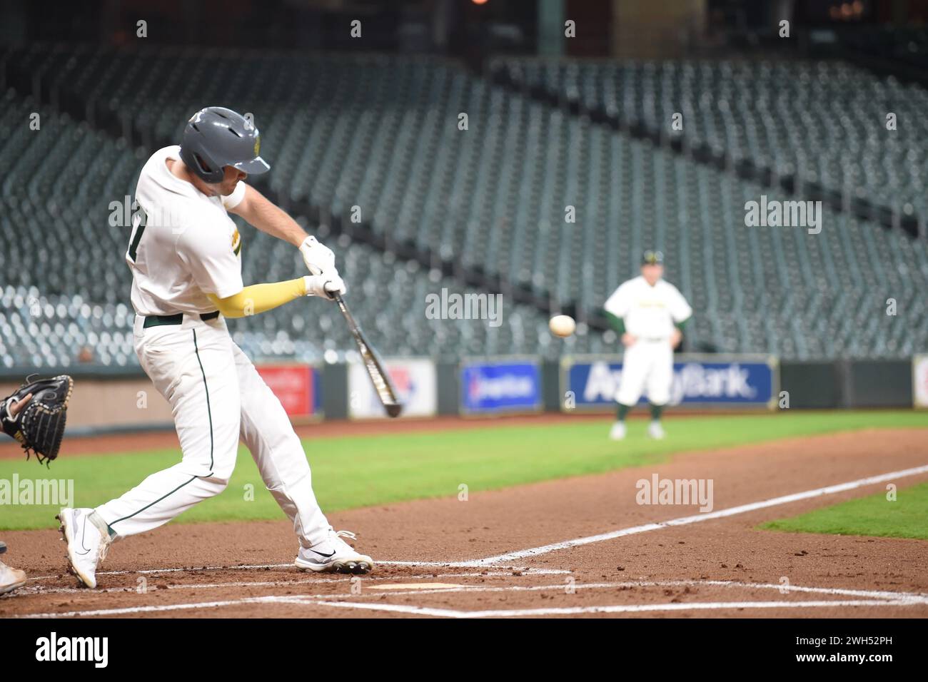 Arkansas Tech Wonder Boys DE Keaton Ranallo (7) frappe un home run solo pendant le match de baseball Houston Winter Invitational entre Southern New Hampshi Banque D'Images